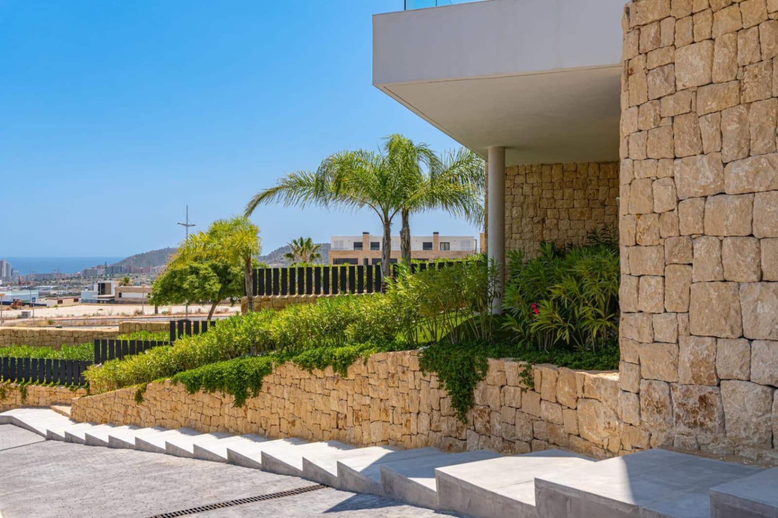 Chalet de 4 habitaciones en Finestrat en venta con garaje - 2.700.000 € (Ref: 9315029)