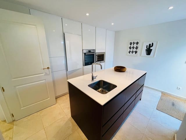 3 bedroom Villa for sale in Los Alcázares with pool garage - € 650,000 (Ref: 9315045)