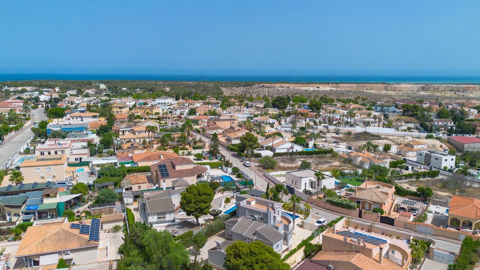 5 bedroom Villa for sale in San Fulgencio - € 500,000 (Ref: 9315046)