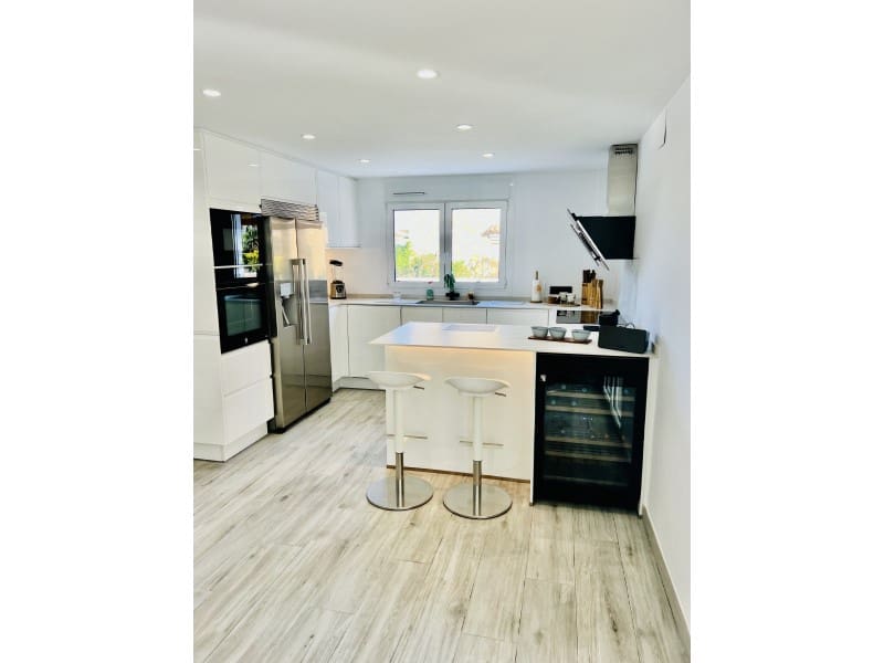 4 sovrum Villa till salu i Alfaz del Pi / L'Alfas del Pi med garage - 1 195 000 € (Ref: 9315051)