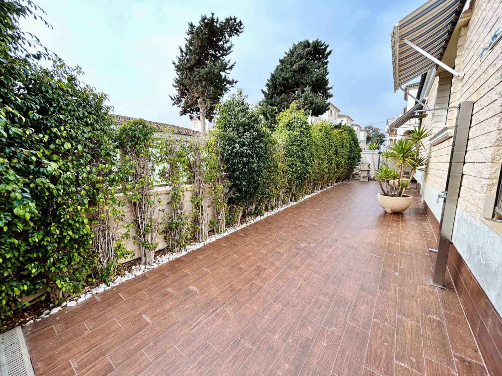 5 bedroom Villa for sale in Torrevieja - € 1,117,000 (Ref: 9315063)