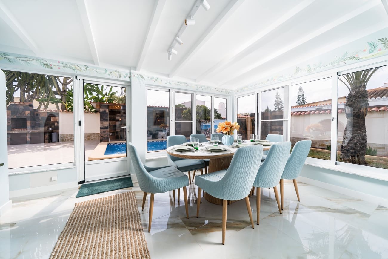 4 bedroom Villa for sale in Torrevieja with pool - € 990,000 (Ref: 9315068)