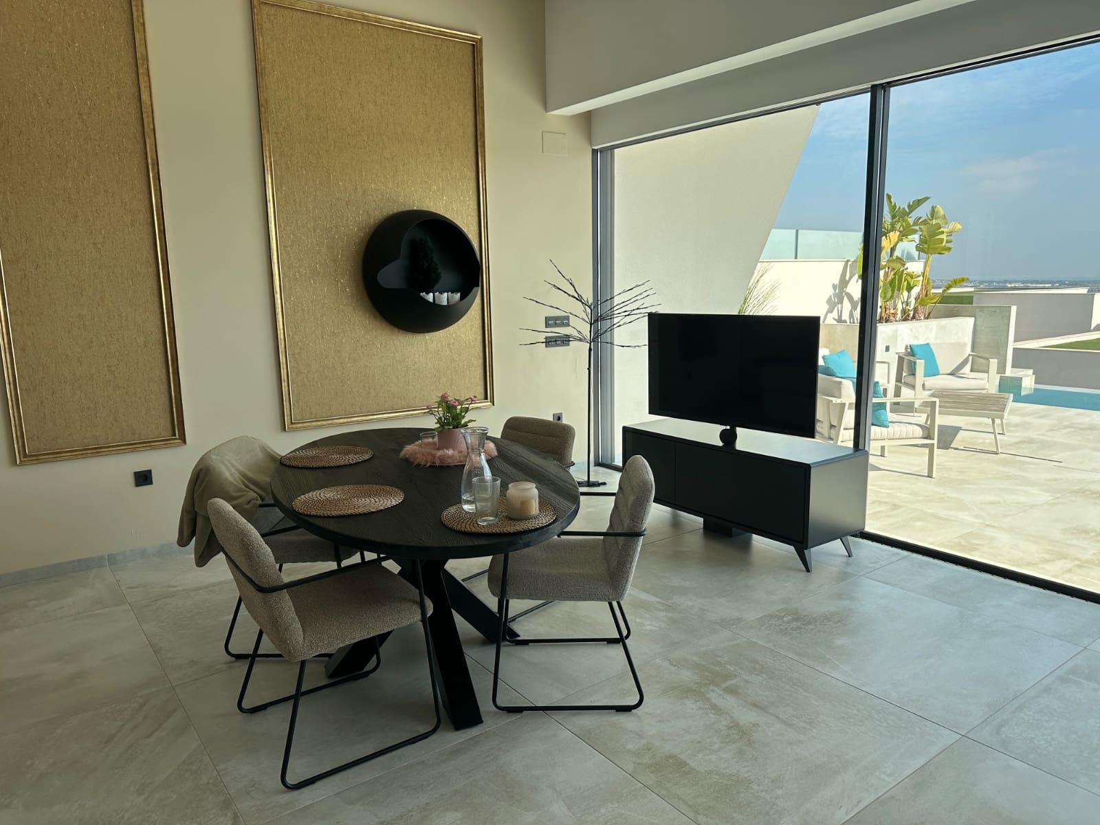 4 makuuhuone Huvila myytävänä paikassa Ciudad Quesada mukana uima-altaan 
autotalli - 730 000 € (Ref: 9315107)