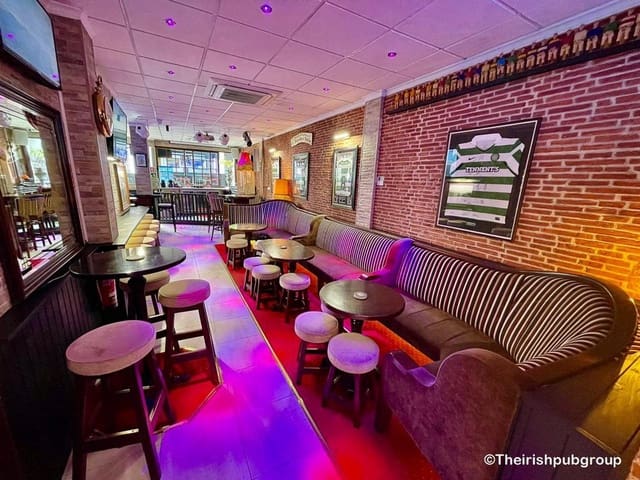 Restaurant/Bar for sale in Villamartin, Orihuela - € 1,050,000 (Ref: 9315140)