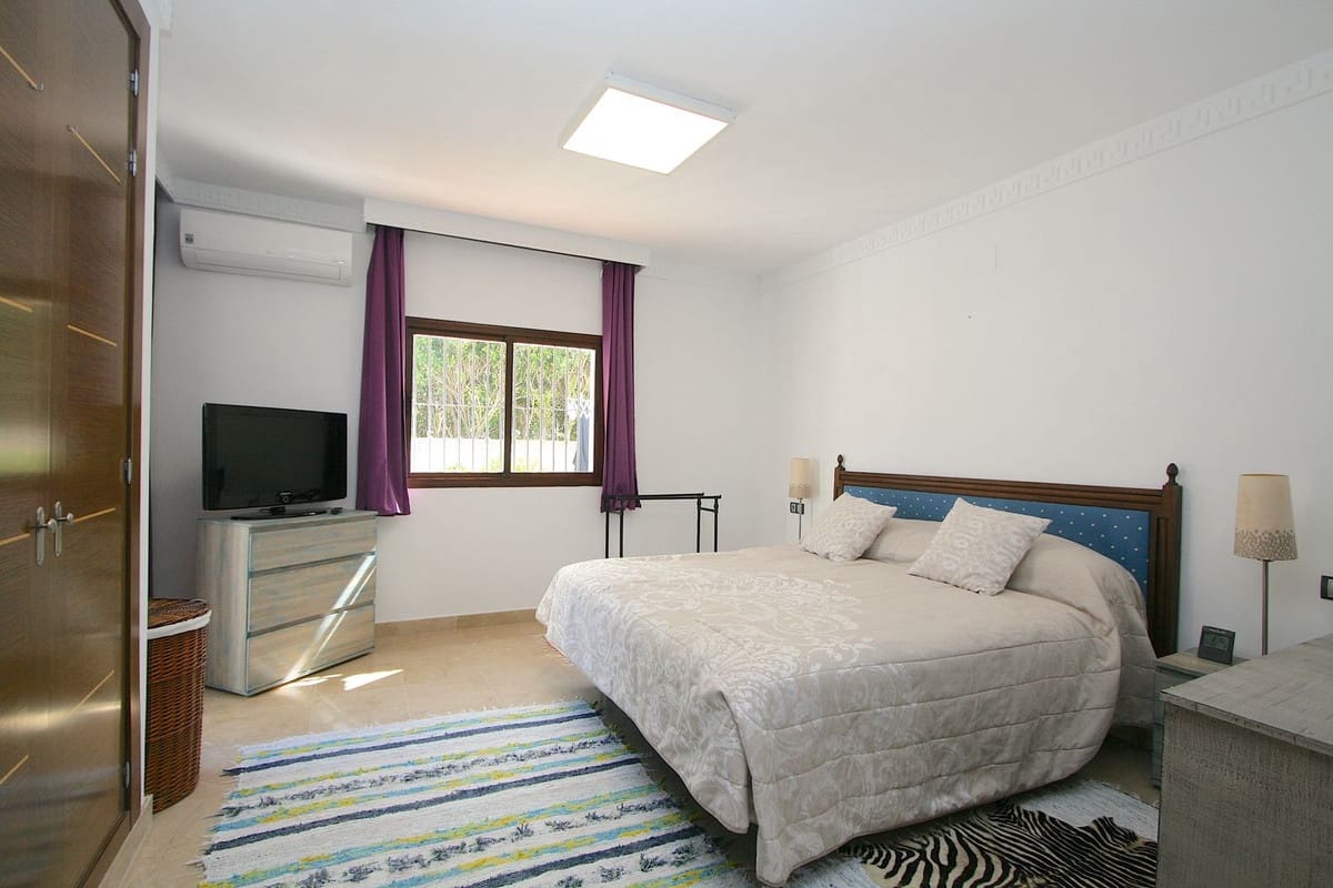 8 makuuhuone Huvila myytävänä paikassa La Sierrezuela mukana uima-altaan - 1 590 750 € (Ref: 9335640)