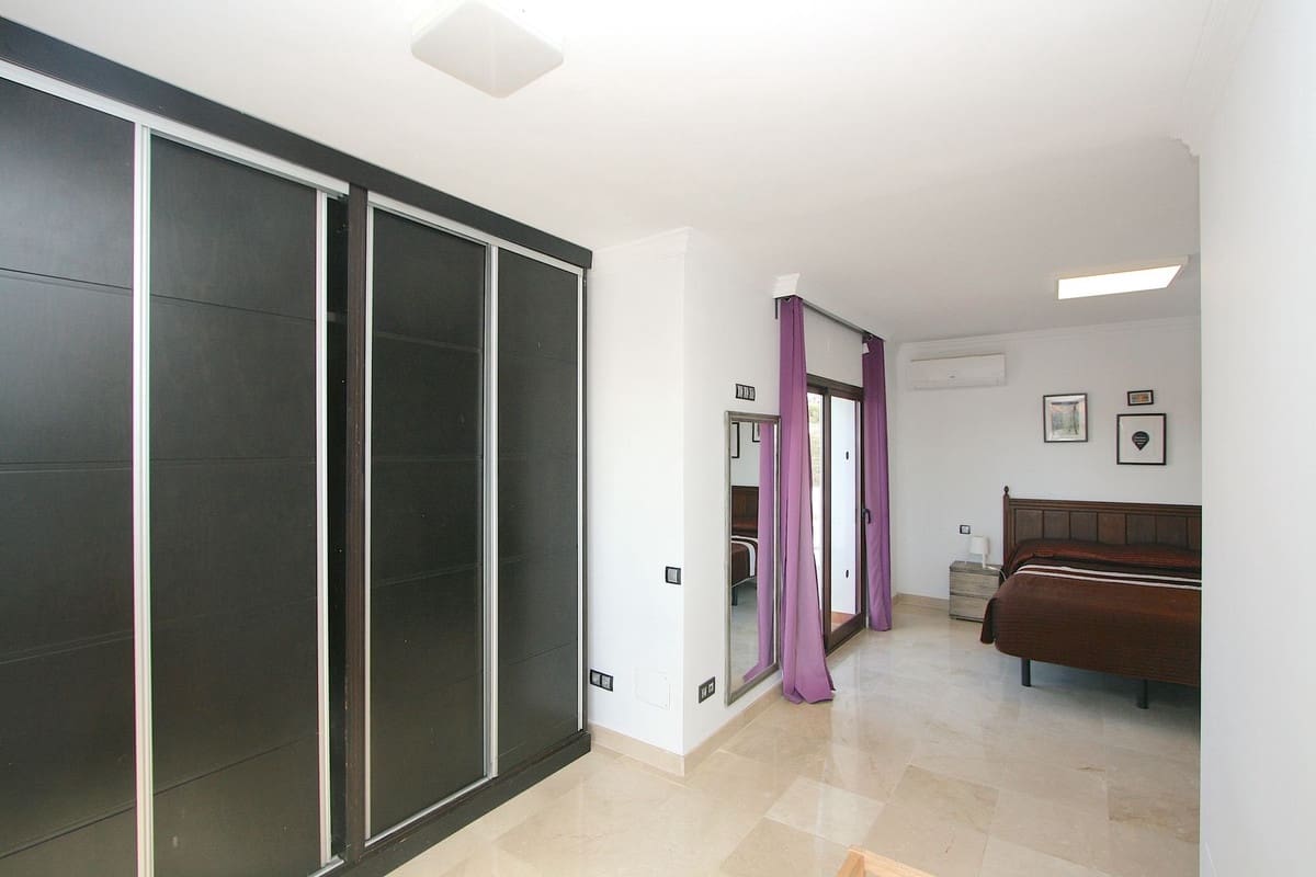 8 sypialnia Willa na sprzedaż w La Sierrezuela z basenem - 1 590 750 € (Ref: 9335640)