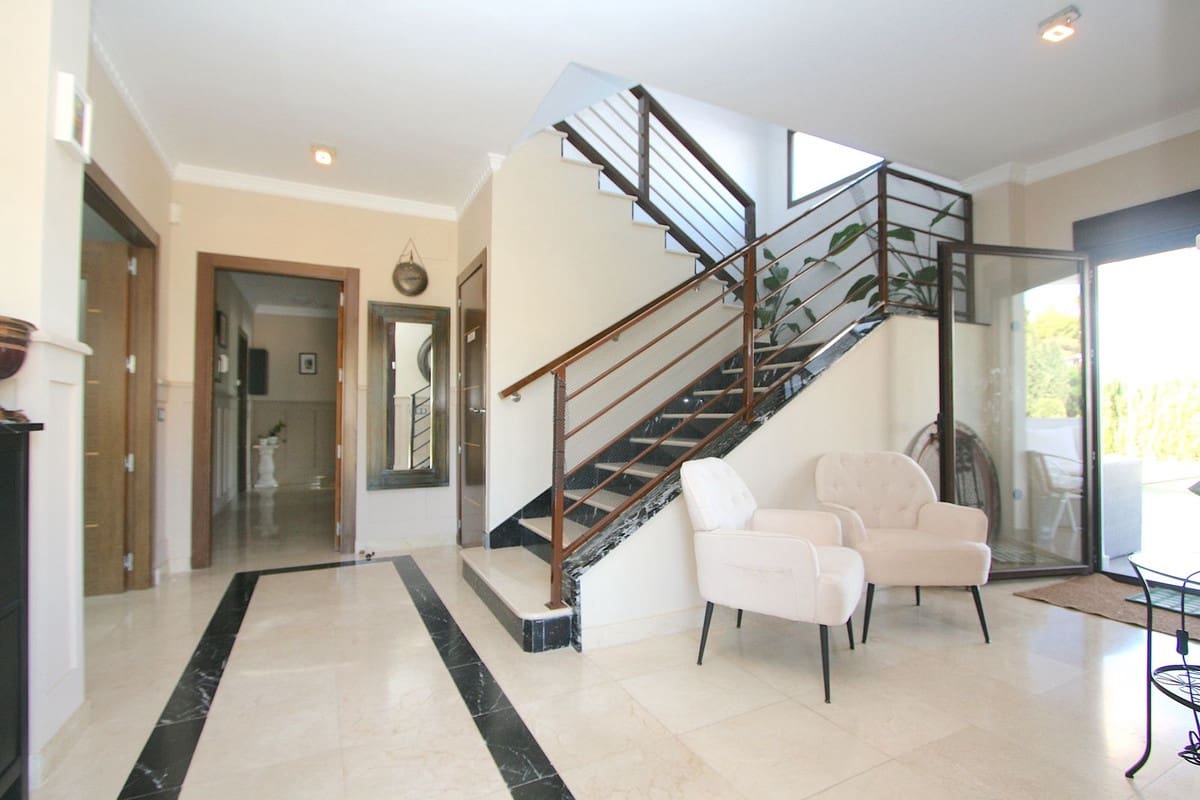 8 sypialnia Willa na sprzedaż w La Sierrezuela z basenem - 1 590 750 € (Ref: 9335640)