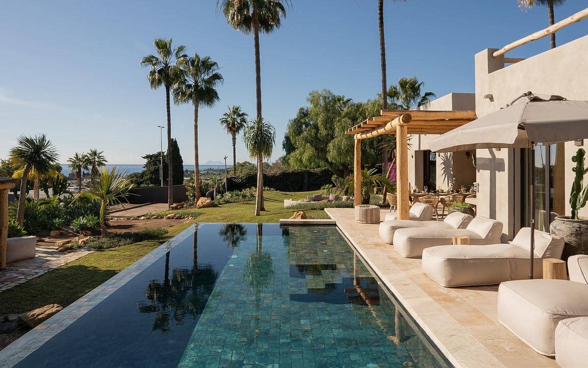 5 bedroom Villa for sale in Estepona - € 3,970,000 (Ref: 9340218)