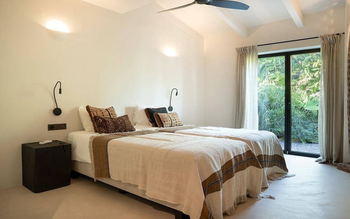 5 bedroom Villa for sale in Estepona - € 3,970,000 (Ref: 9340218)