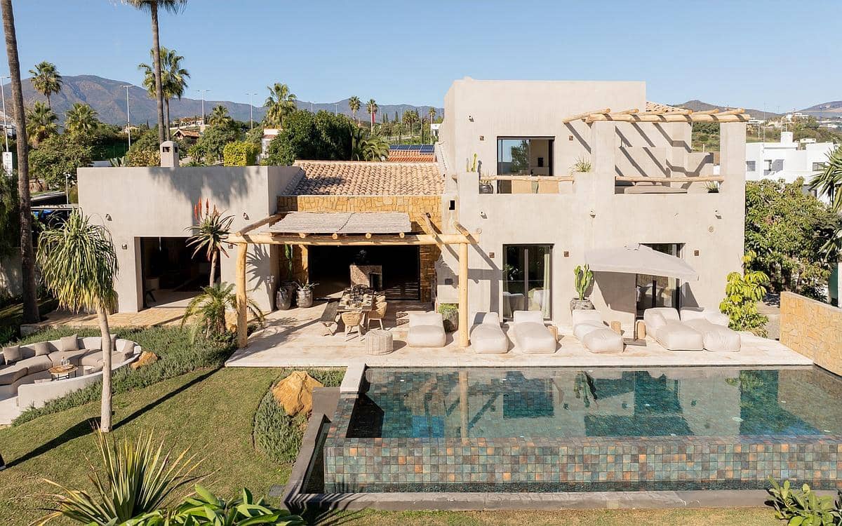 5 bedroom Villa for sale in Estepona - € 3,970,000 (Ref: 9340218)