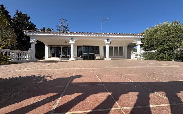 5 slaapkamer Villa te koop in Zona Calvario, Estepona met zwembad - € 1.150.000 (Ref: 9346669)