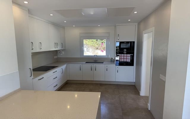 5 slaapkamer Villa te koop in Zona Calvario, Estepona - € 1.495.000 (Ref: 9353252)