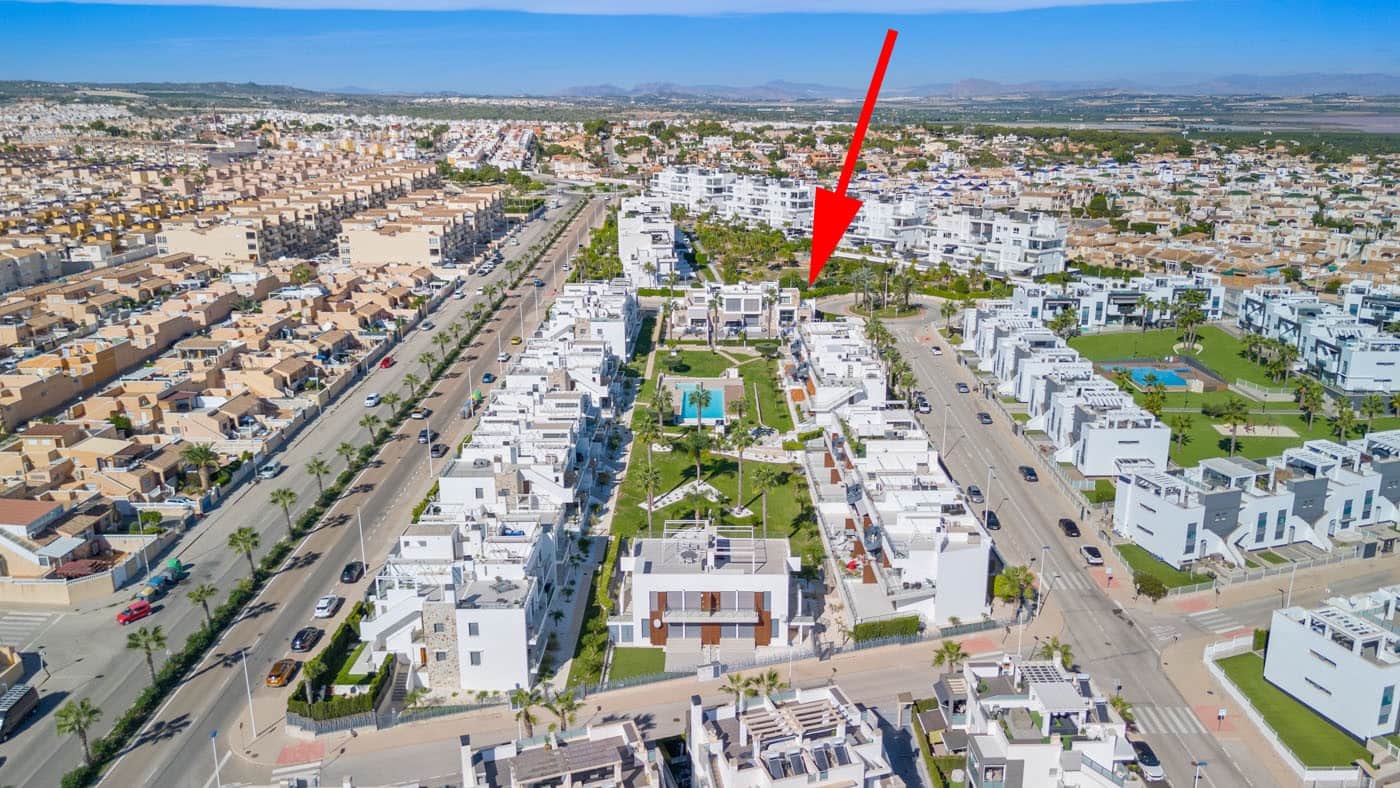 3 bedroom Bungalow for sale in Torrevieja - € 569,000 (Ref: 9356556)