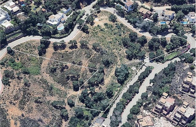 Building Plot for sale in Elviria, Marbella - € 2,355,000 (Ref: 9360409)