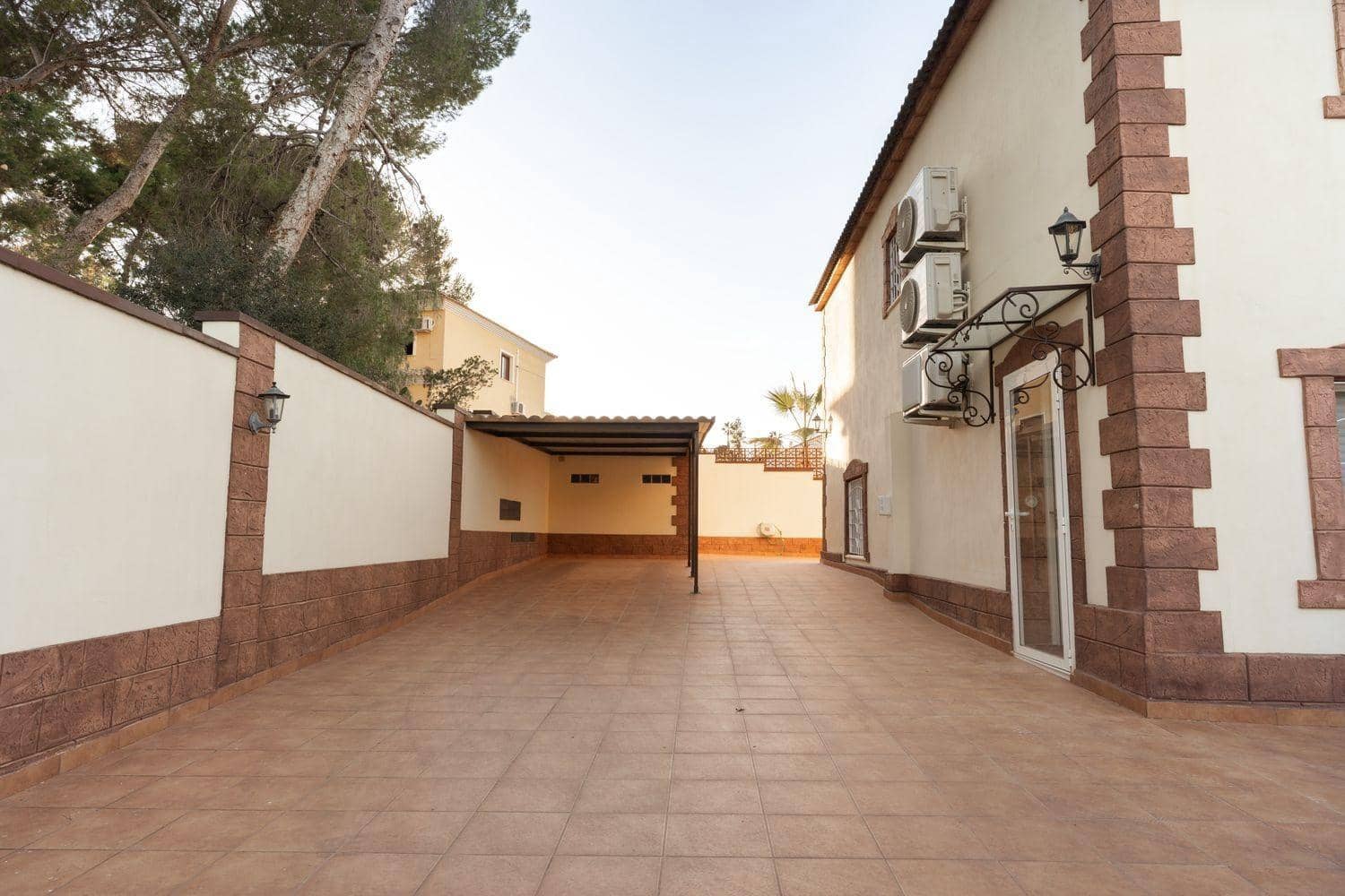 7 slaapkamer Villa te koop in Torrevieja met zwembad - € 930.000 (Ref: 9376430)