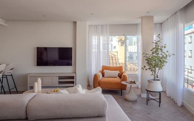 2 slaapkamer Appartement te koop in Puerto de Estepona, Estepona - € 595.000 (Ref: 9379749)