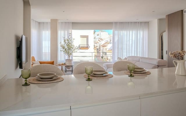 2 slaapkamer Appartement te koop in Puerto de Estepona, Estepona - € 595.000 (Ref: 9379749)
