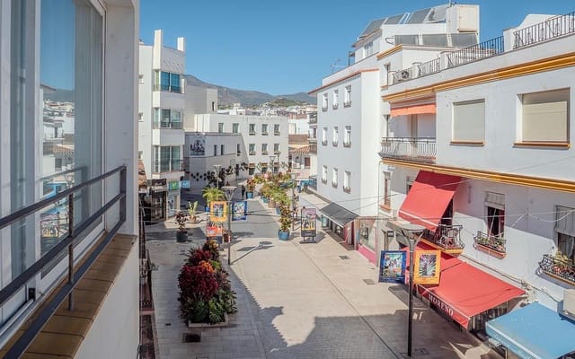 2 slaapkamer Appartement te koop in Puerto de Estepona, Estepona - € 595.000 (Ref: 9379749)