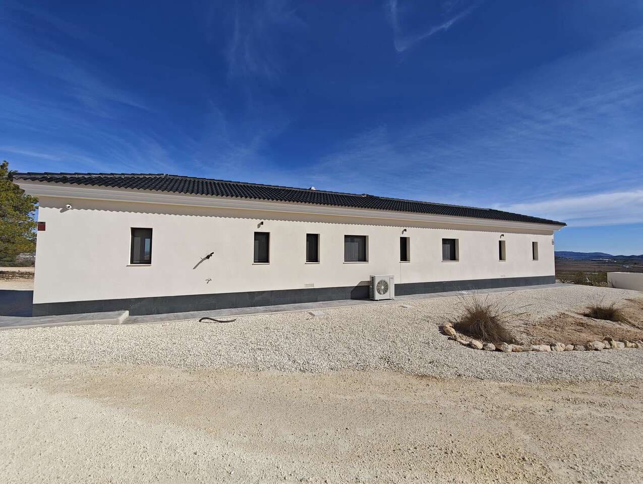 4 bedroom Villa for sale in Pinoso with pool - € 549,995 (Ref: 9386021)