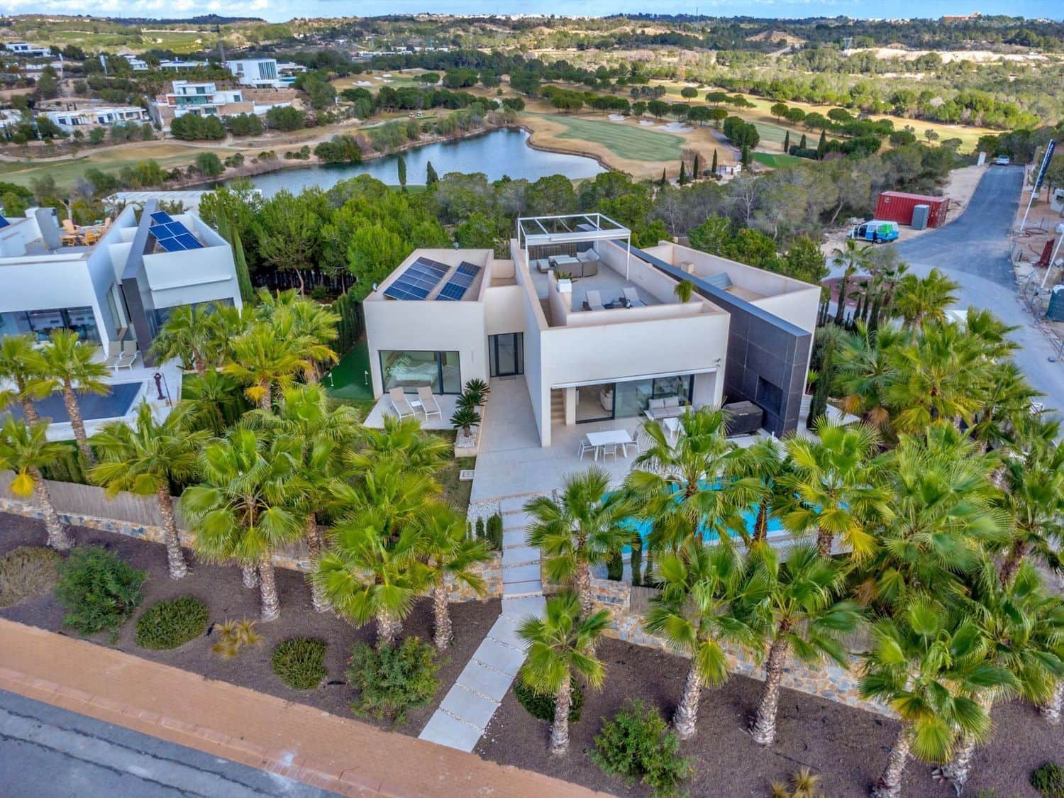 3 soverom Villa til salgs i Orihuela med svømmebasseng garasje - € 1 195 000 (Ref: 9390902)