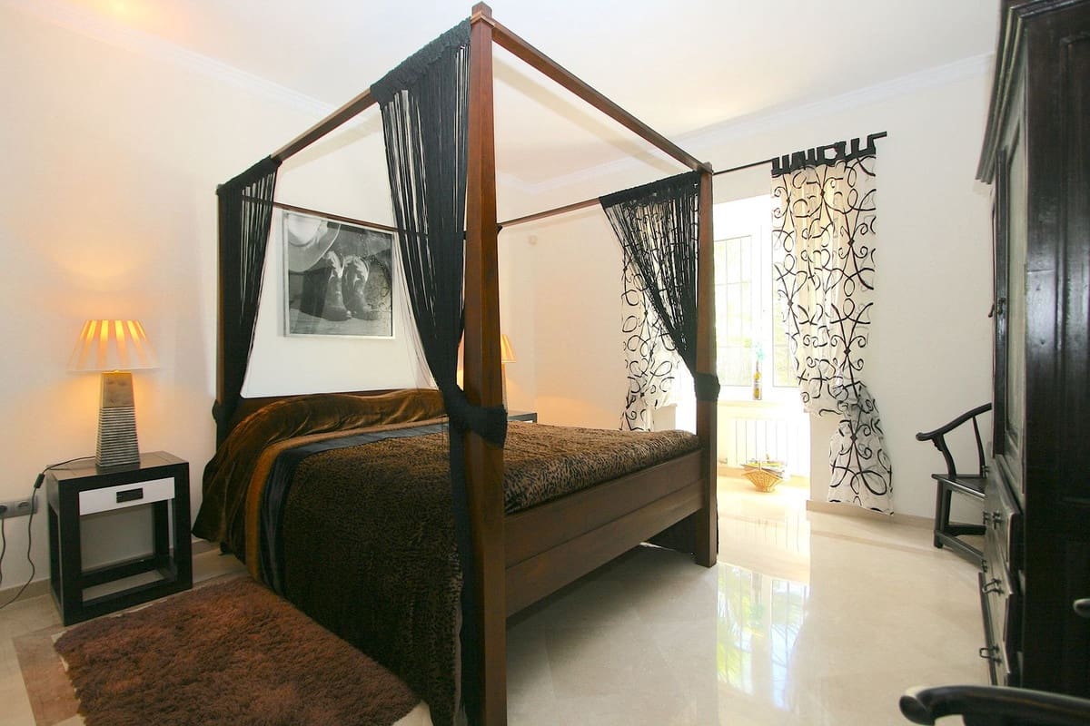 5 bedroom Villa for sale in Mijas with pool - € 1,850,000 (Ref: 9392059)