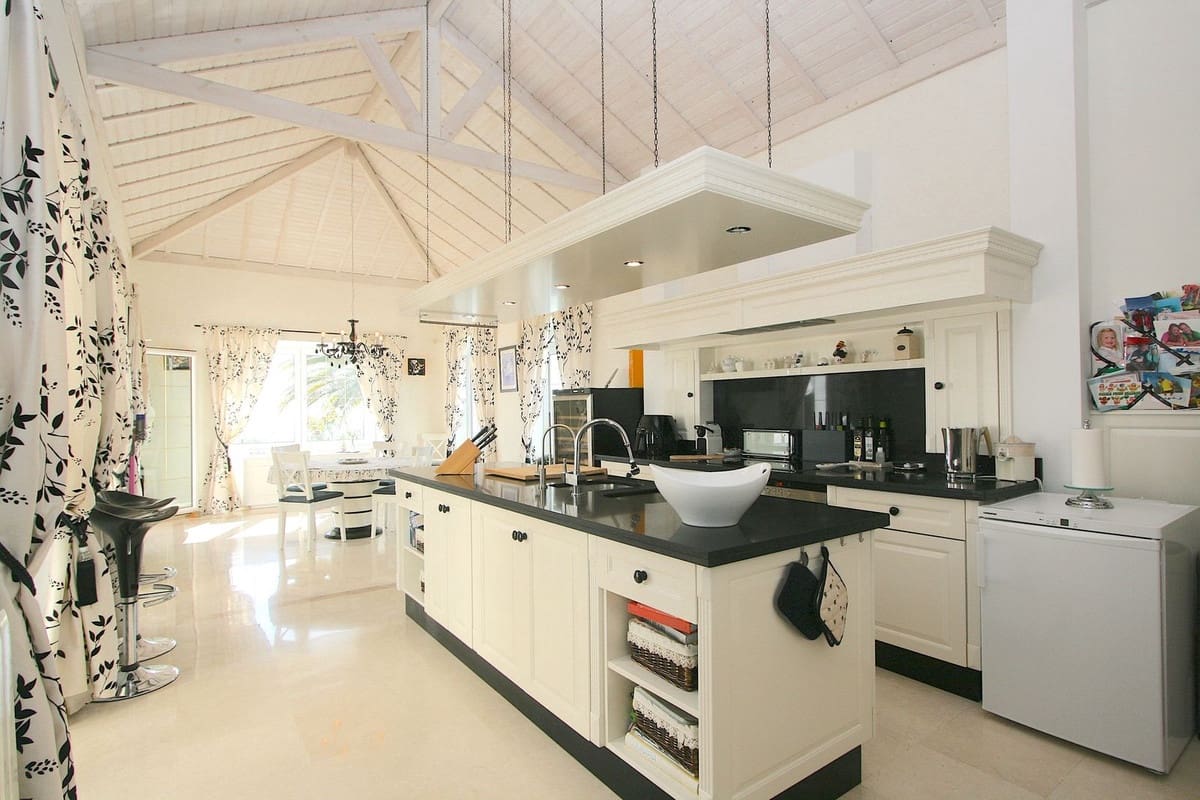 5 makuuhuone Huvila myytävänä paikassa Mijas mukana uima-altaan - 1 850 000 € (Ref: 9392059)