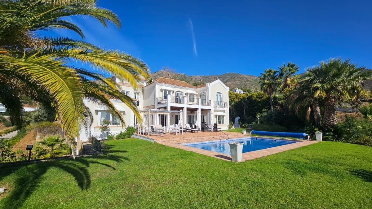 4 soveværelse Villa til salg i Mijas med swimmingpool - € 1.850.000 (Ref: 9392059)