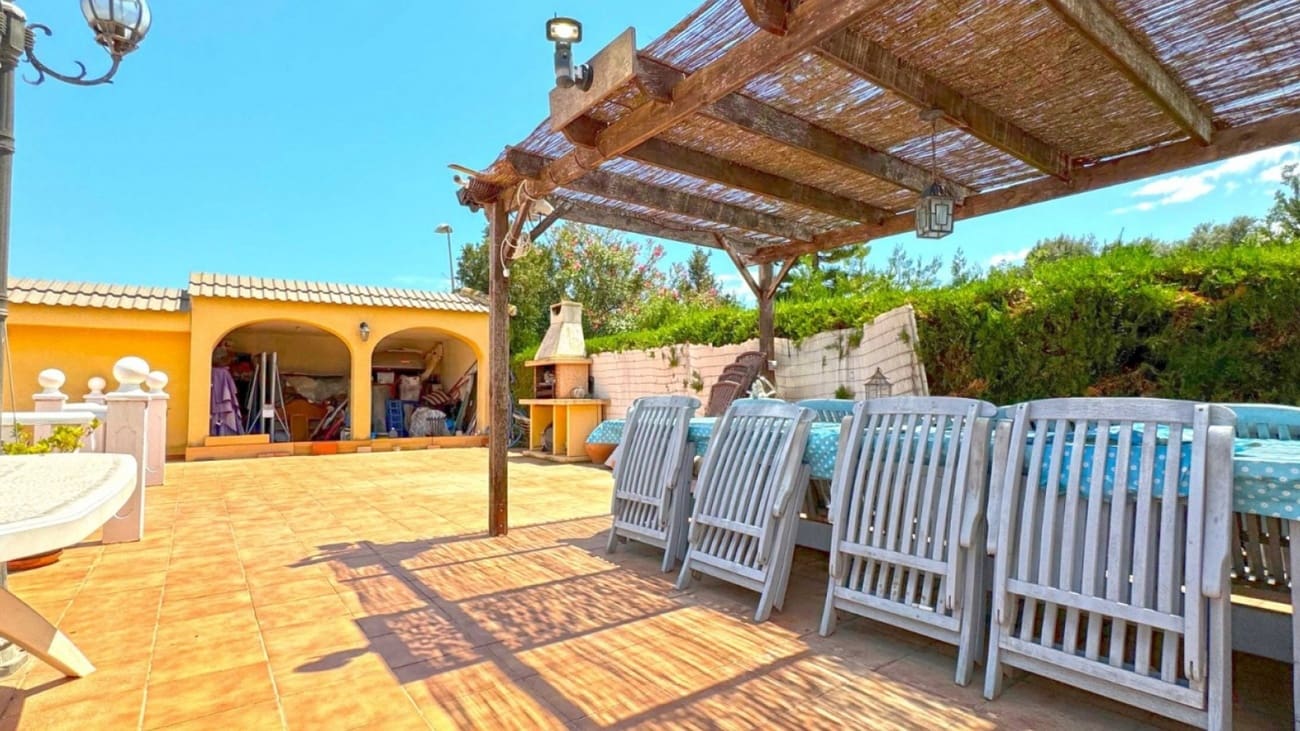 6 sypialnia Willa na sprzedaż w Torrevieja - 617 000 € (Ref: 9398840)