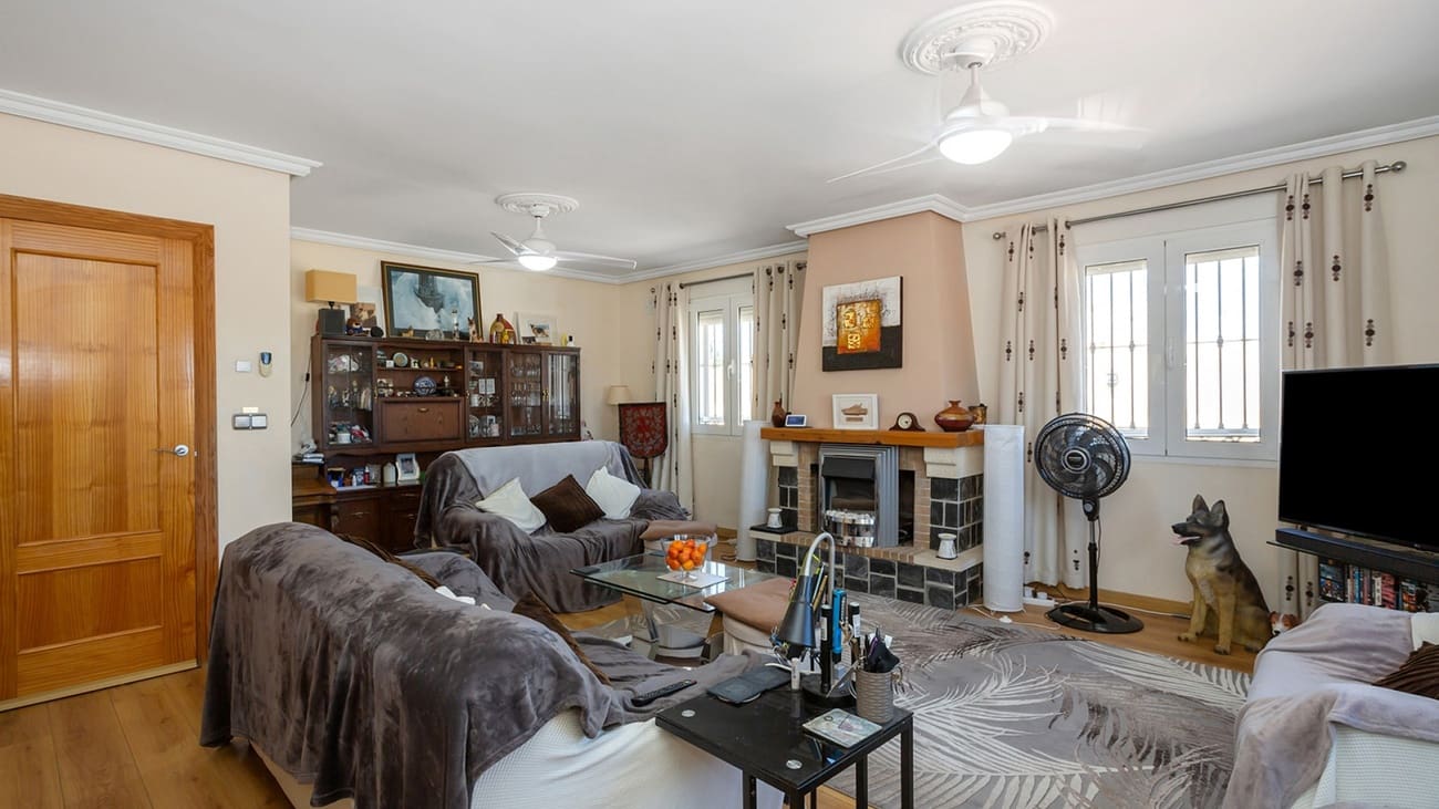 6 sypialnia Willa na sprzedaż w Torrevieja - 617 000 € (Ref: 9398840)