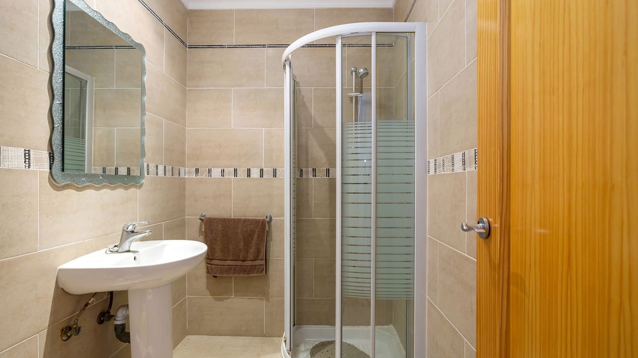 6 sypialnia Willa na sprzedaż w Torrevieja - 617 000 € (Ref: 9398840)