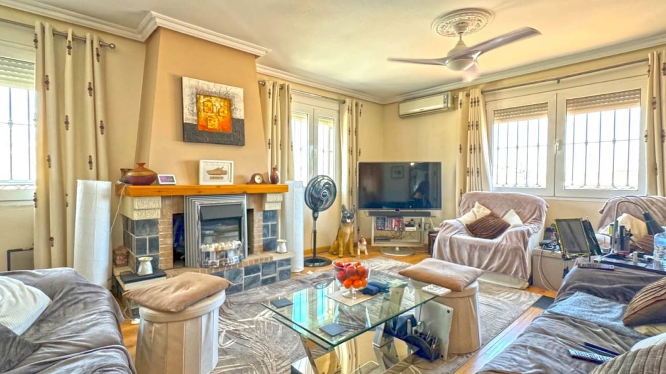 6 sypialnia Willa na sprzedaż w Torrevieja - 617 000 € (Ref: 9398840)