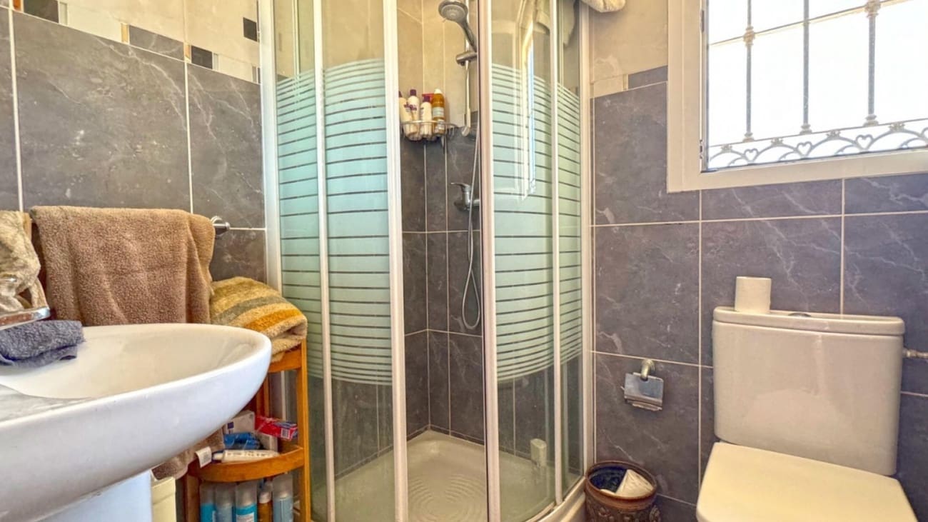 6 sypialnia Willa na sprzedaż w Torrevieja - 617 000 € (Ref: 9398840)