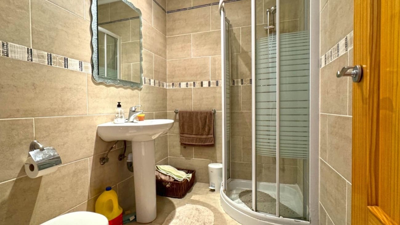 6 sypialnia Willa na sprzedaż w Torrevieja - 617 000 € (Ref: 9398840)