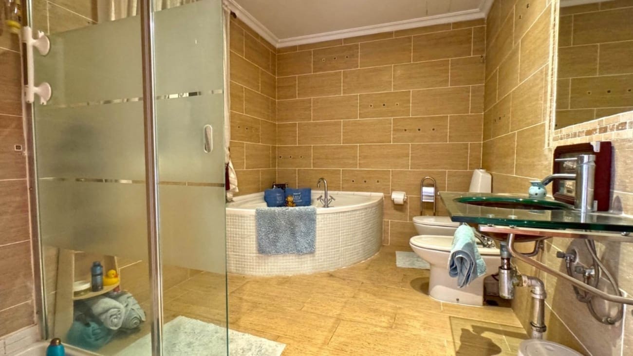 6 sypialnia Willa na sprzedaż w Torrevieja - 617 000 € (Ref: 9398840)