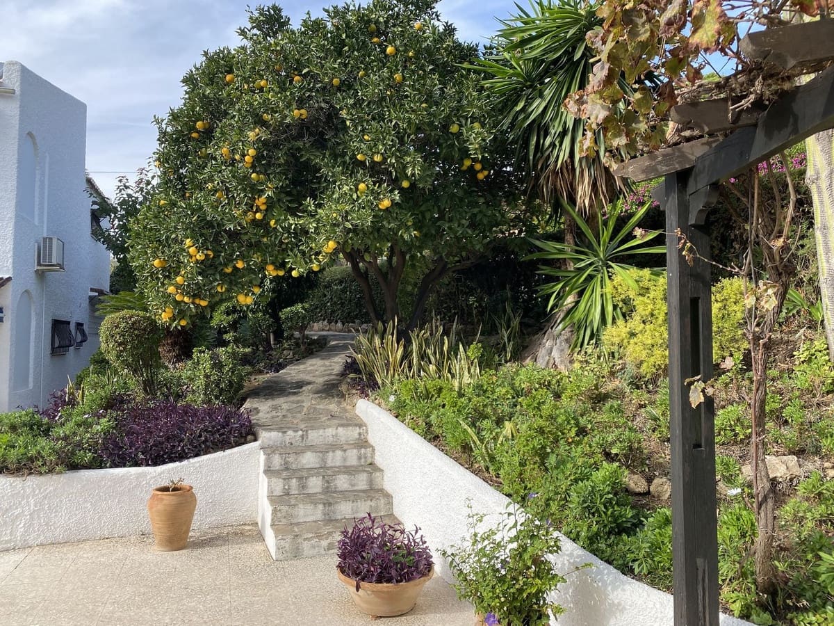 4 bedroom Villa for sale in Mijas with pool - € 985,000 (Ref: 9401795)