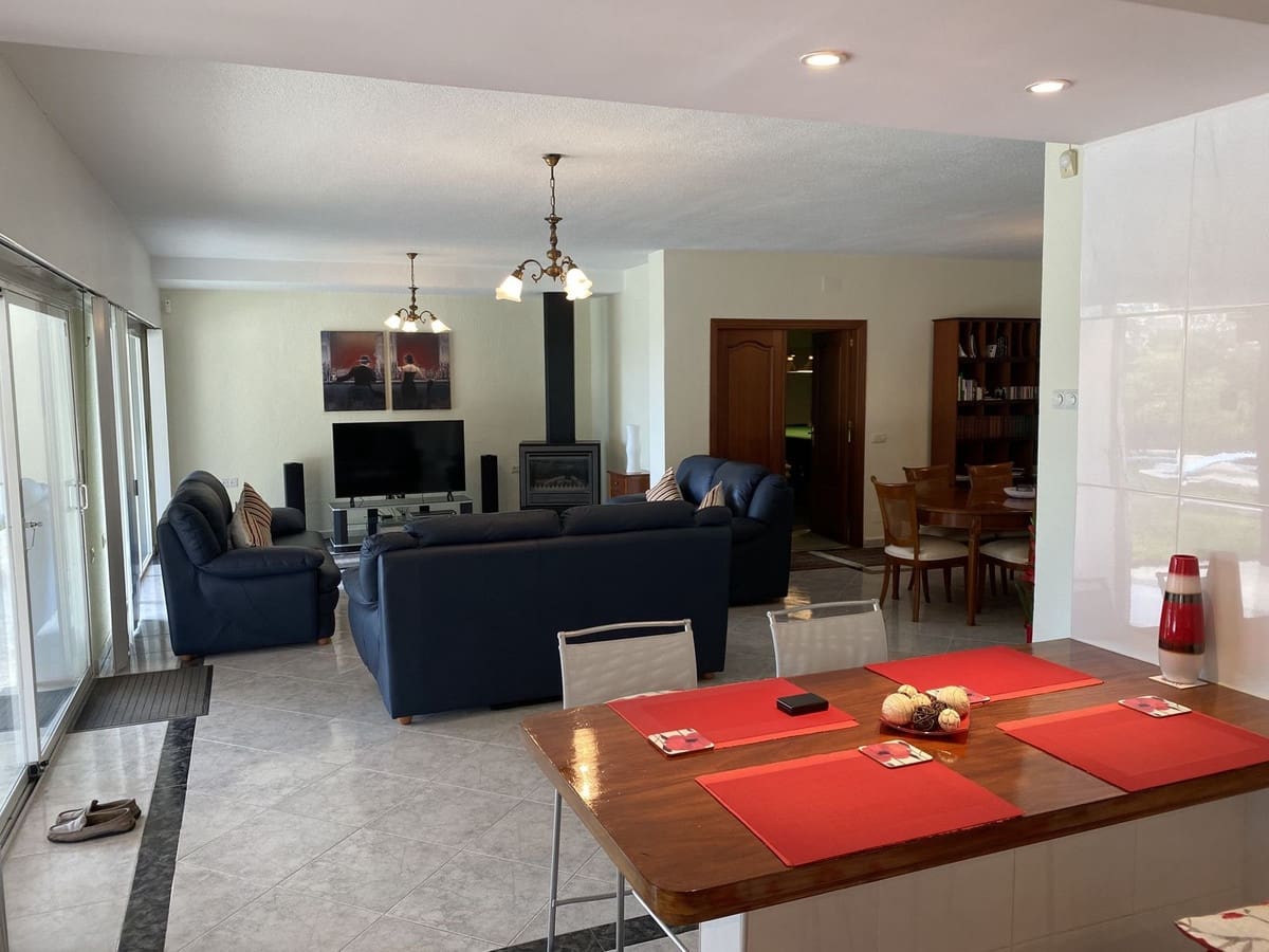 4 bedroom Villa for sale in Mijas with pool - € 985,000 (Ref: 9401795)