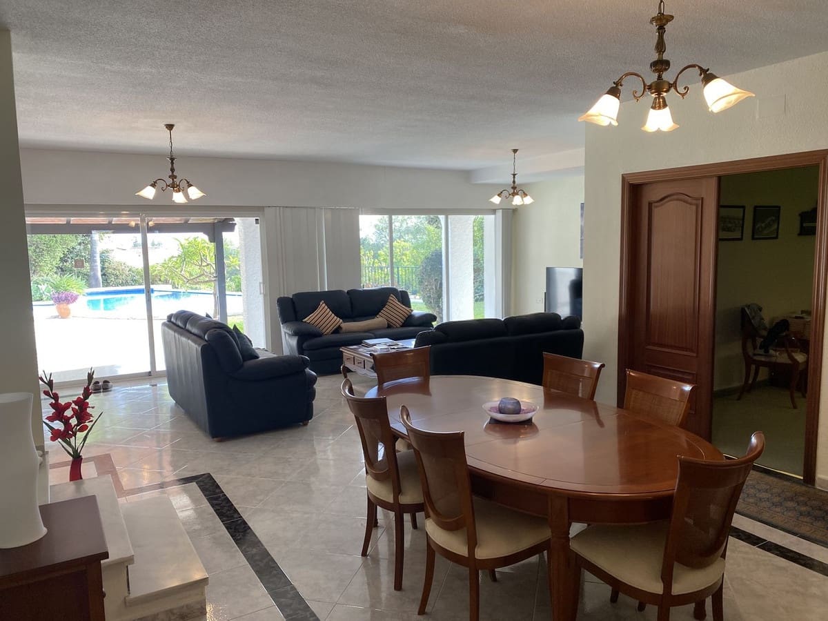 4 bedroom Villa for sale in Mijas with pool - € 985,000 (Ref: 9401795)