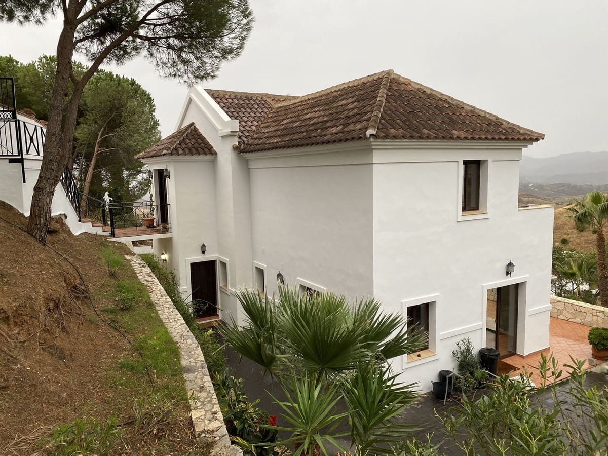 Chalet de 4 habitaciones en Mijas en venta con piscina - 1.450.000 € (Ref: 9401796)