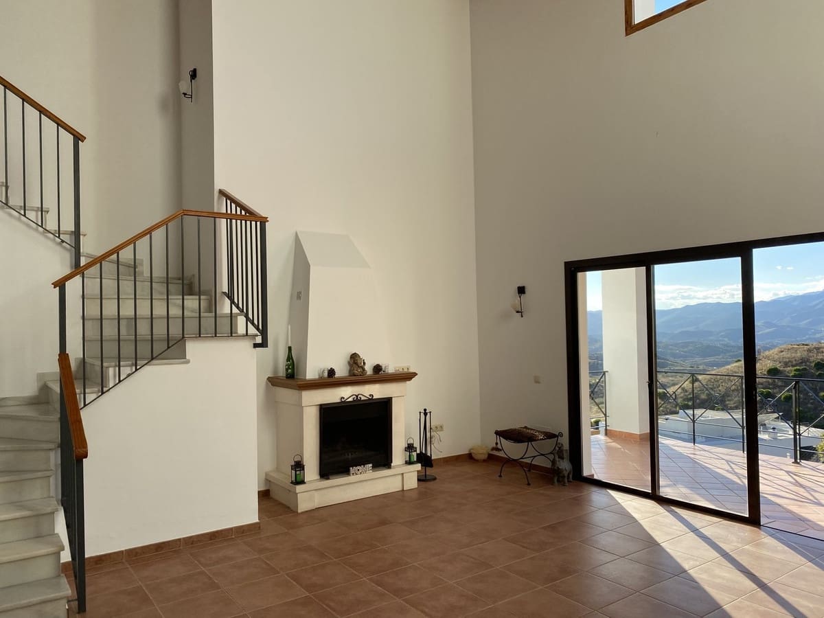 4 bedroom Villa for sale in Mijas with pool - € 1,450,000 (Ref: 9401796)