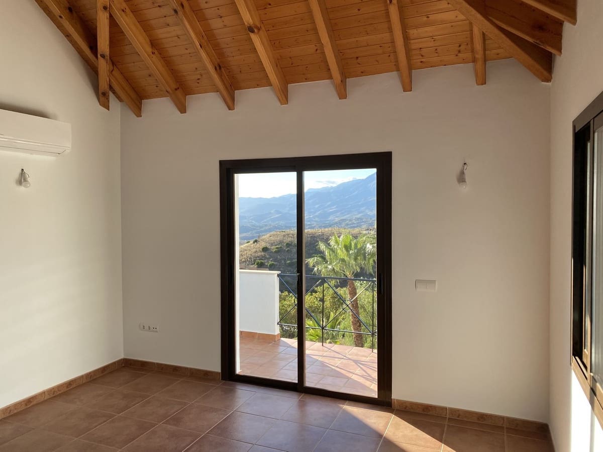 4 bedroom Villa for sale in Mijas with pool - € 1,450,000 (Ref: 9401796)