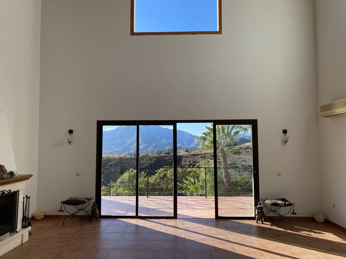 4 slaapkamer Villa te koop in Mijas met zwembad - € 1.450.000 (Ref: 9401796)