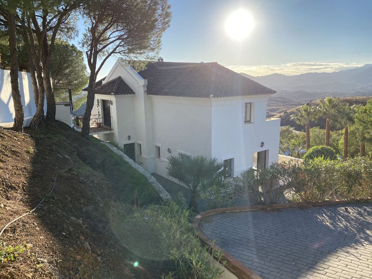 4 slaapkamer Villa te koop in Mijas met zwembad - € 1.450.000 (Ref: 9401796)