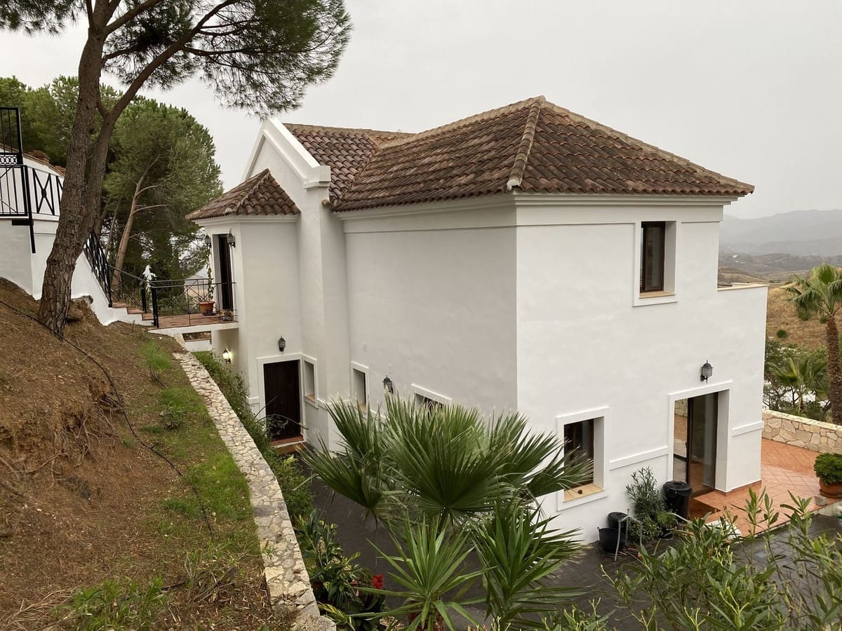 4 slaapkamer Villa te koop in Mijas met zwembad - € 1.450.000 (Ref: 9401796)