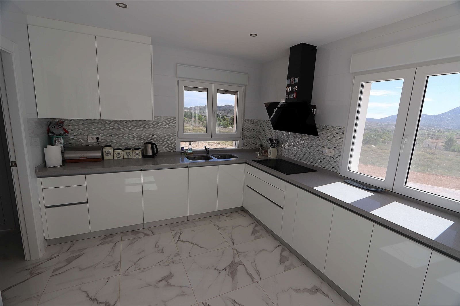 4 bedroom Villa for sale in Pinoso with pool garage - € 505,000 (Ref: 9411402)