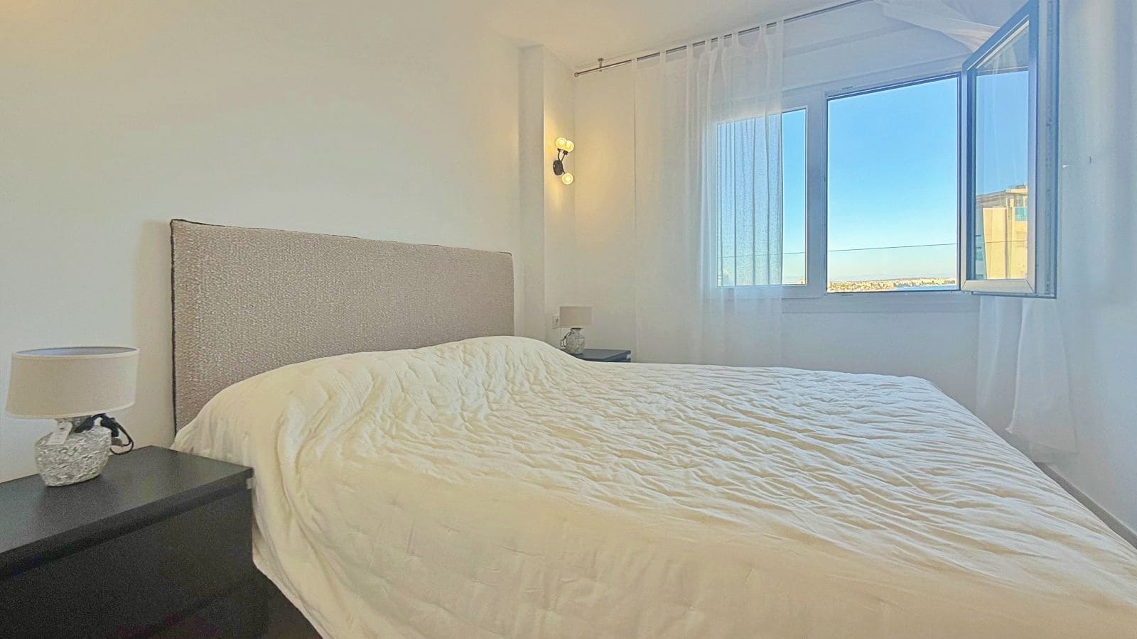 3 makuuhuone Kattohuoneisto myytävänä paikassa Torrevieja - 765 000 € (Ref: 9424454)