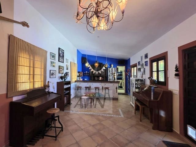 Finca/Casa Rural de 4 habitaciones en Morón de la Frontera en venta - 699.000 € (Ref: 9426422)