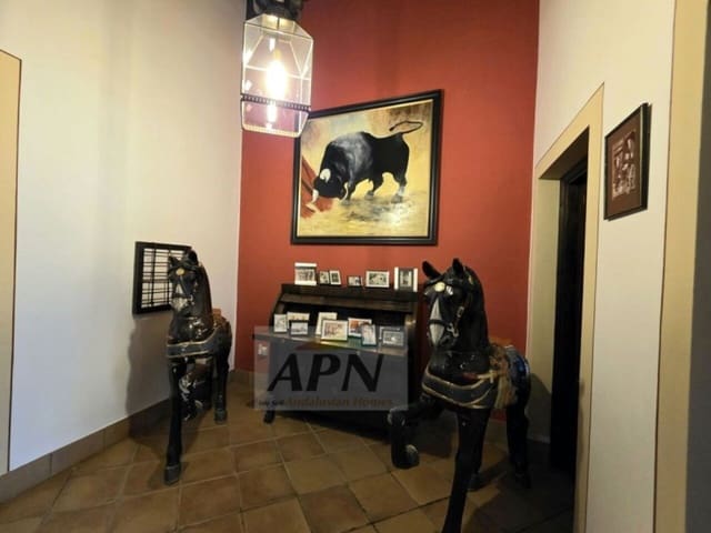 4 bedroom Finca/Country House for sale in Morón de la Frontera - € 795,000 (Ref: 9426422)