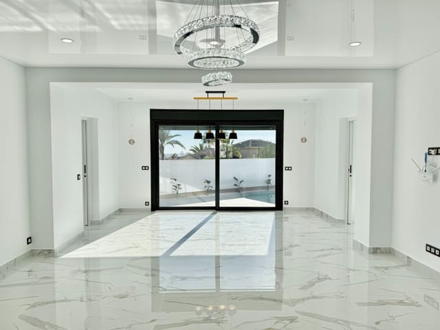 Chalet de 4 habitaciones en Ciudad Quesada, Rojales en venta con piscina garaje - 799.000 € (Ref: 9438271)