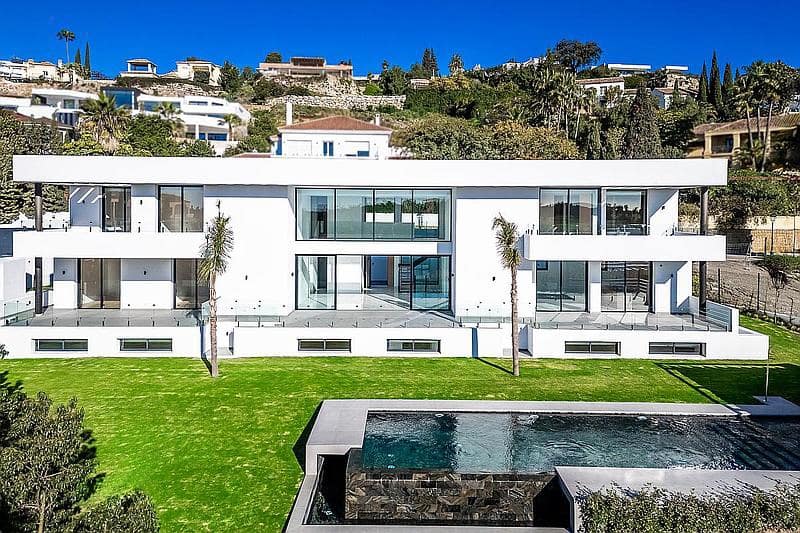 6 slaapkamer Villa te koop in Estepona met garage - € 4.000.000 (Ref: 9450944)