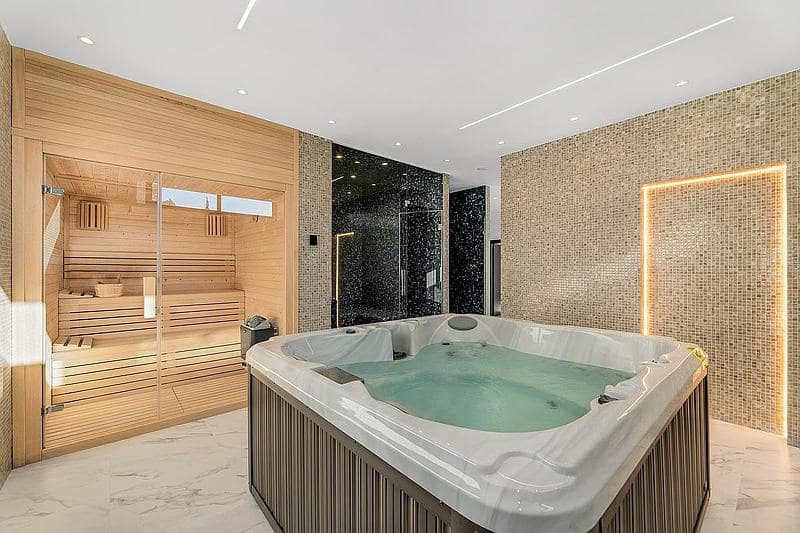 6 slaapkamer Villa te koop in Estepona met garage - € 4.000.000 (Ref: 9450944)